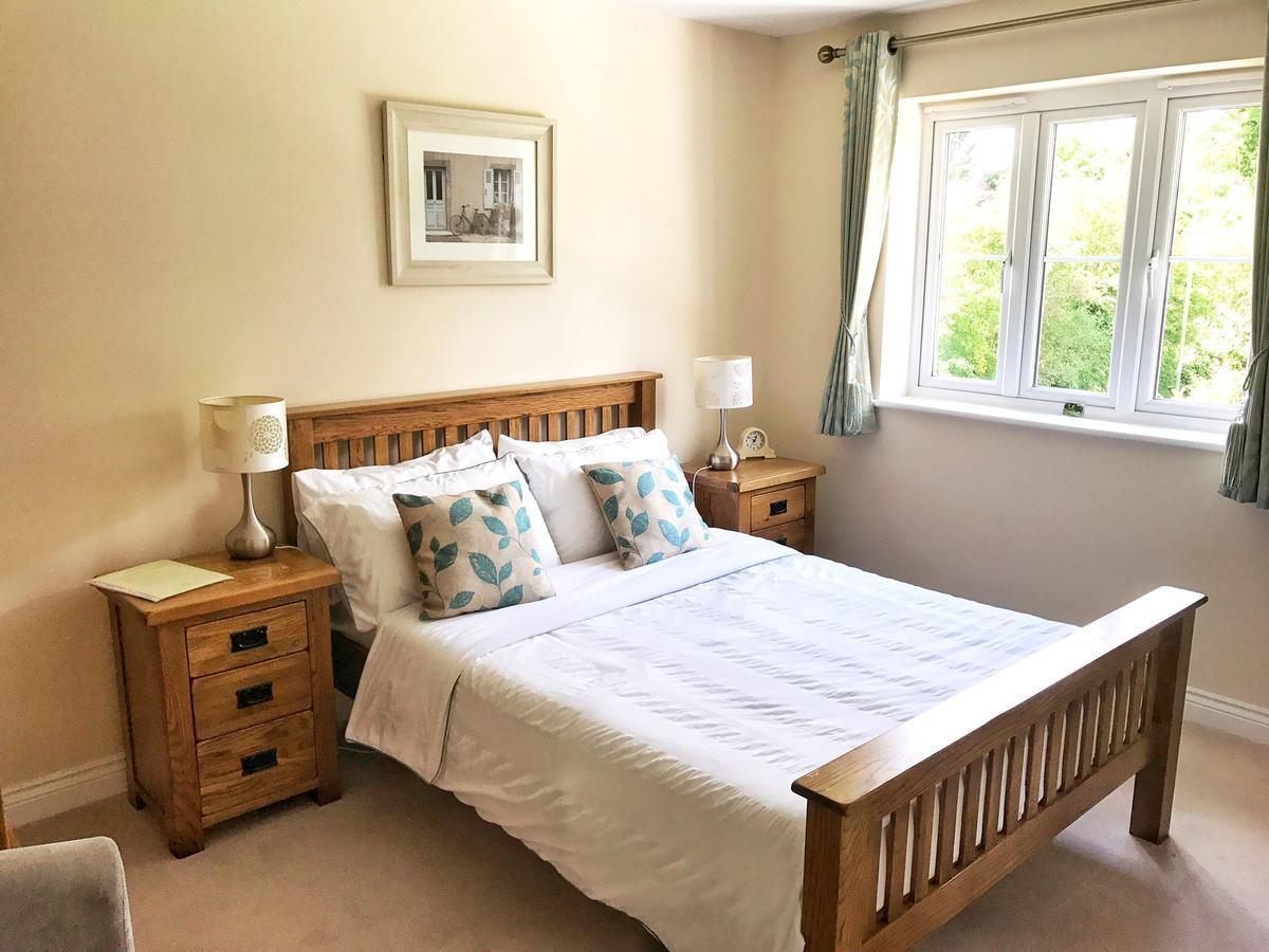 Moon House Bed & Breakfast Witney Bagian luar foto