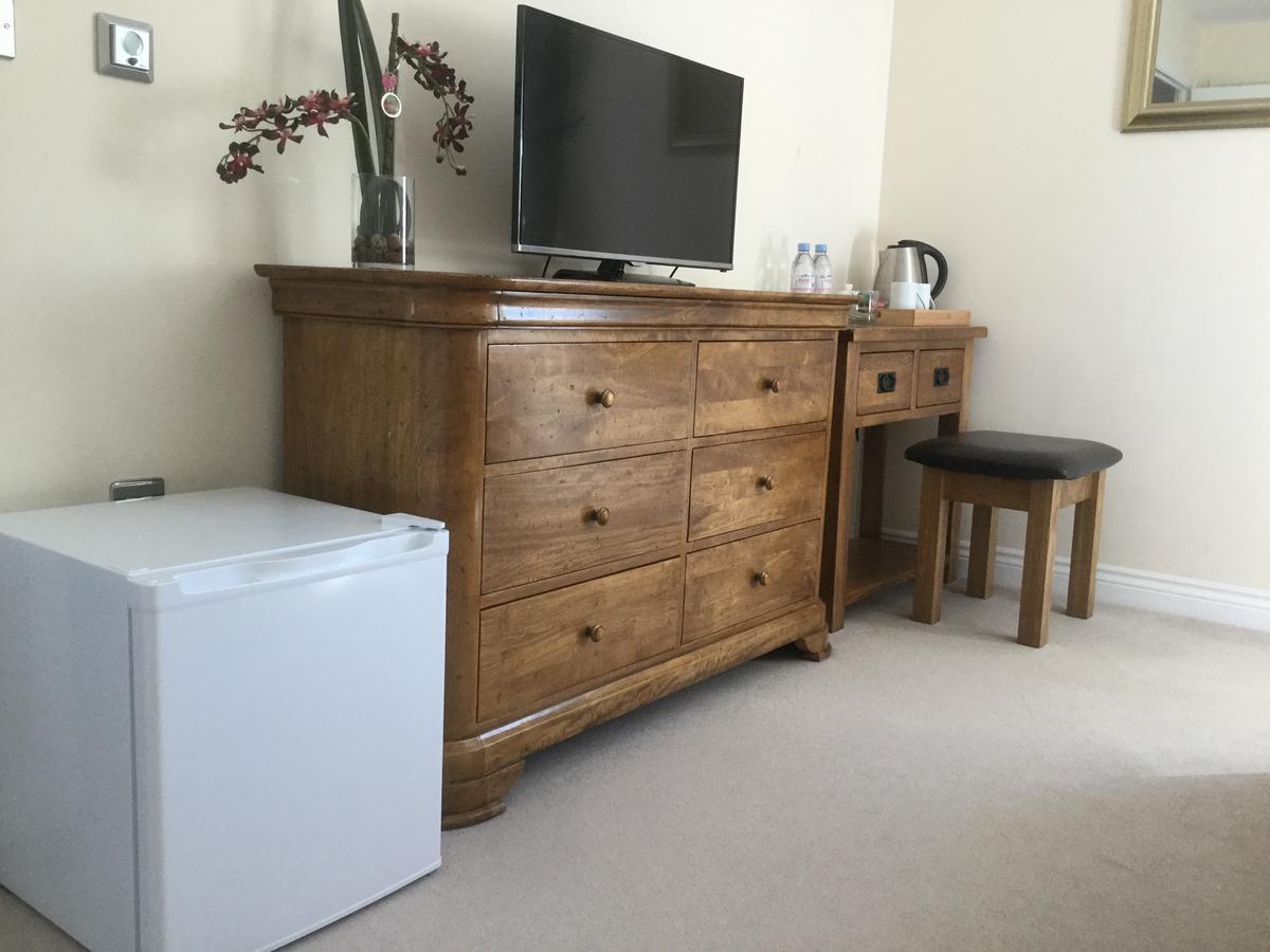 Moon House Bed & Breakfast Witney Bagian luar foto